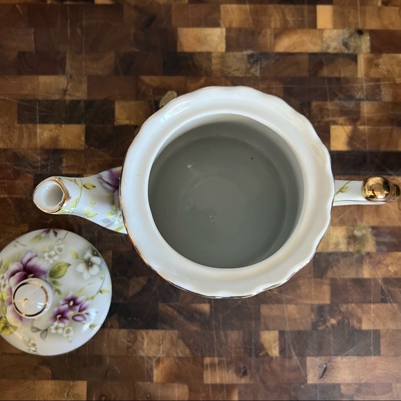 Vintage English Floral Gold Trim Teapot - Picture 3 of 6